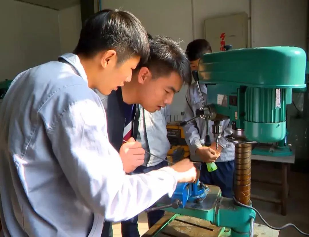 平羅縣職業(yè)教育中心2021年招生簡章 機(jī)械電氣設(shè)備銷售專業(yè)